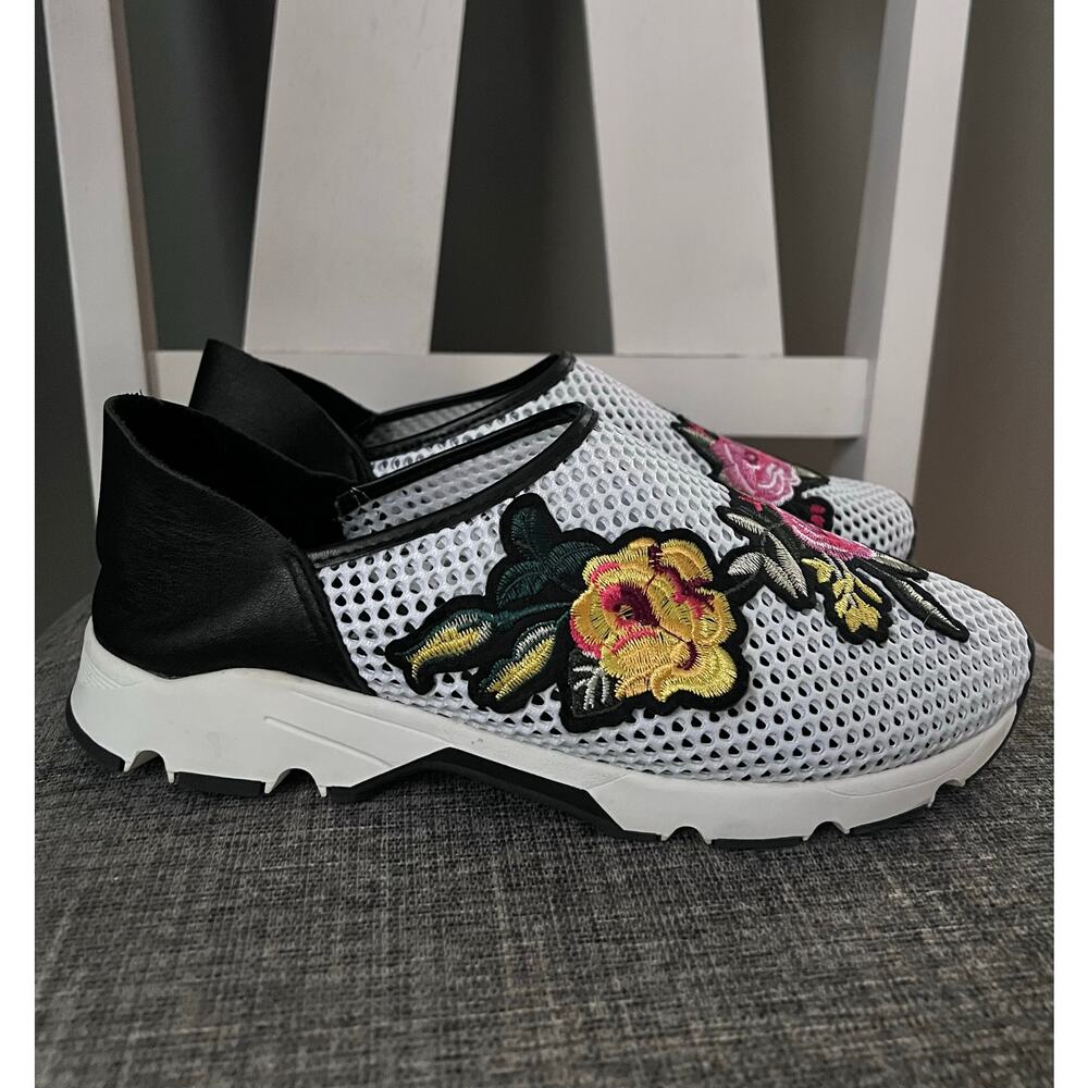 All Black Womens Sporty Mesh Floral Applique Leather Slip On Sneakers Size 40